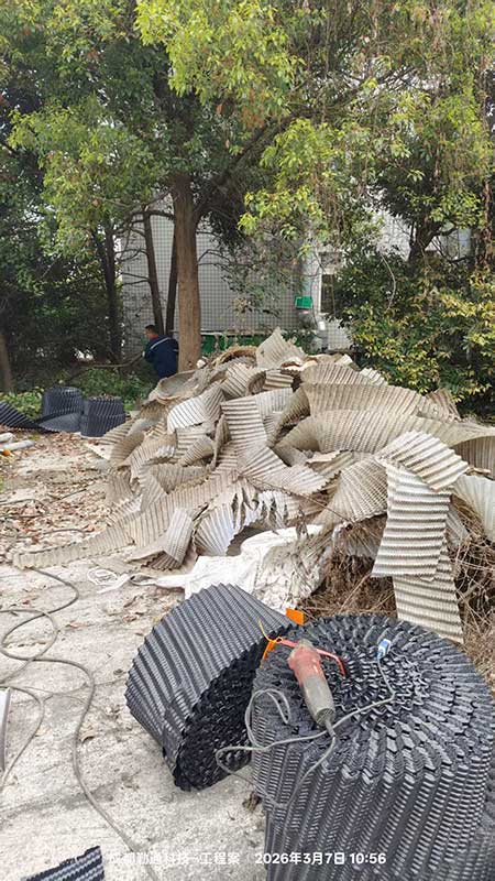 四川内江冷却塔维修现场